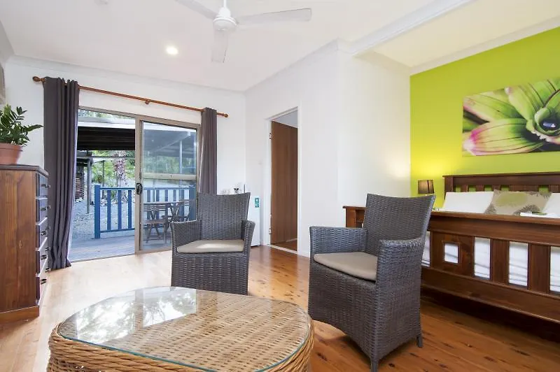 Bed & Breakfast Daintree Village Hideaway